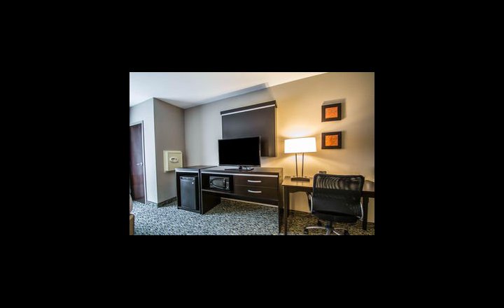 Comfort Suites Fort Lauderdale Airport South Cruise Port Hotel