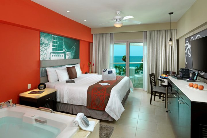 Img - Rock Royalty suite ocean view king (with personal assistant)