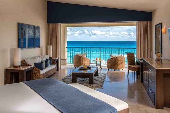 Img - Royal Tower Jacuzzi Suite oceanfront
