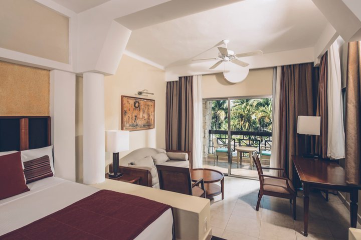 Img - Junior suite vista a la piscina