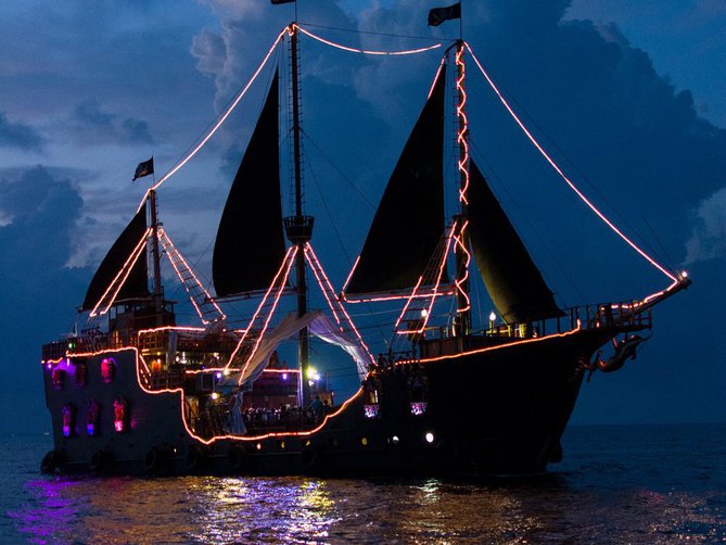 Barco Pirata Jolly Roger Cancún 