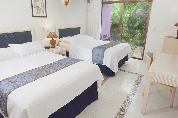 Img - Habitación con 2 camas individuales, 2 camas dobles, balcón