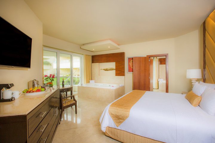 Img - Superior Suite Familiar