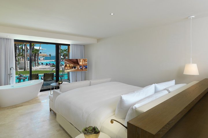 Img - Suite swim-up - Royal Service