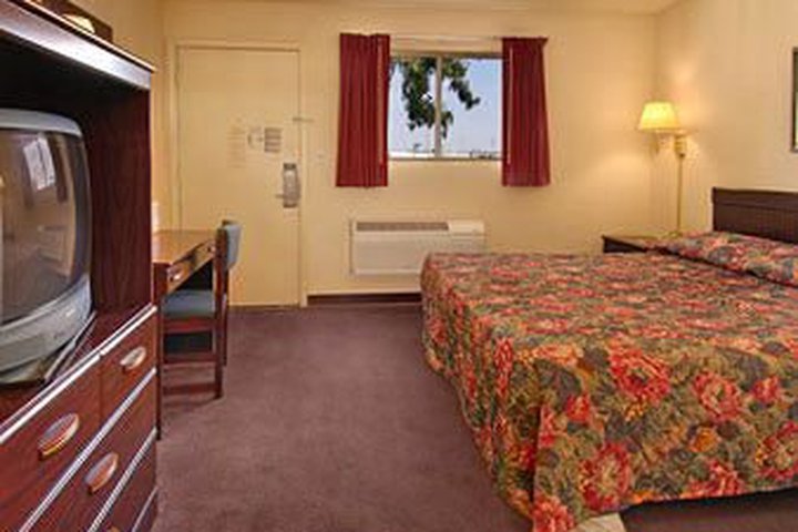 Img - Room Queen Size Bed