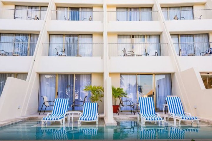Img - Deluxe Swim Up Ocean View
