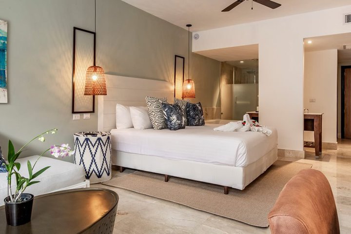 Img - Master suite swim out