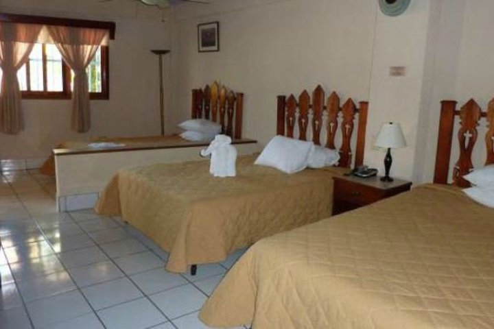 Img - Habitación triple, 2 camas dobles