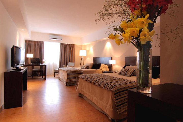 Img - Habitación estándar con 2 camas individuales, 2 camas de matrimonio