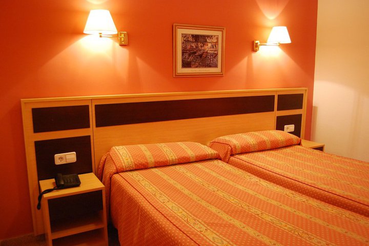 Img - Habitación con 1 cama doble o 2 individuales