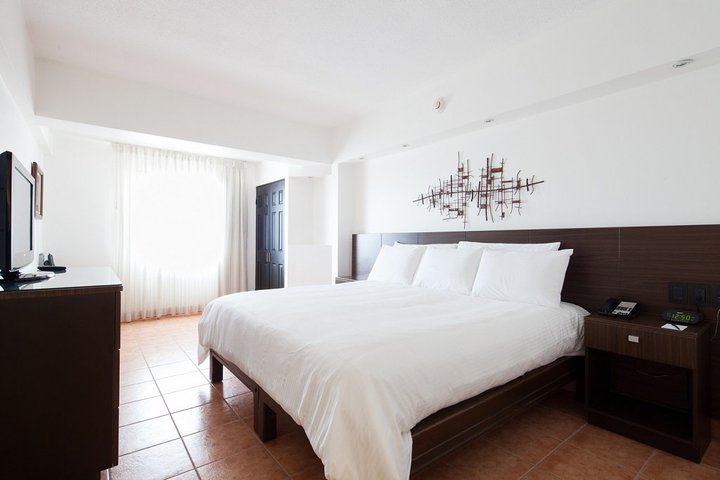 Img - Standard King Bed