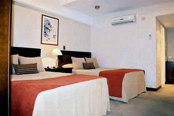 Img - Habitación clásica, 2 camas de matrimonio