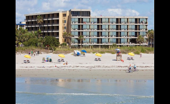 La Quinta Inn Suites By Wyndham Cocoa Beach Oceanfront - 