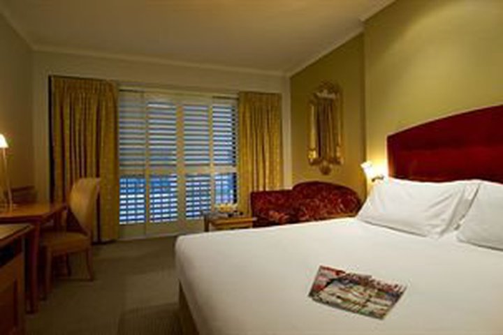 Img - Studio Suite with King Bed and Spa Bath