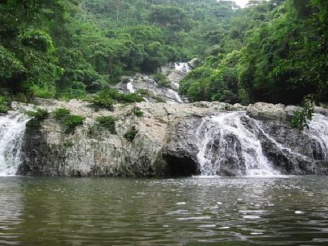 Cascada de Quebrada Valencia y Río Buritaca