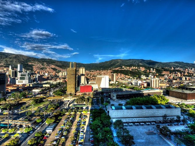 Medellín Panorámico con Museo de Antioquia