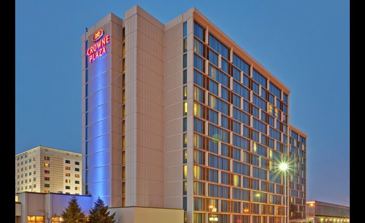 Crowne Plaza Hotel Chicago O Hare Rosemont United States Of America Pricetravel Sí, se ofrecen limpieza en seco y servicio de lavandería a los huéspedes. crowne plaza hotel chicago o hare