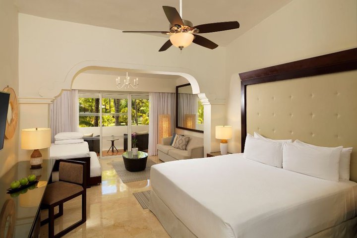 Img - Familiar al lado de la playa