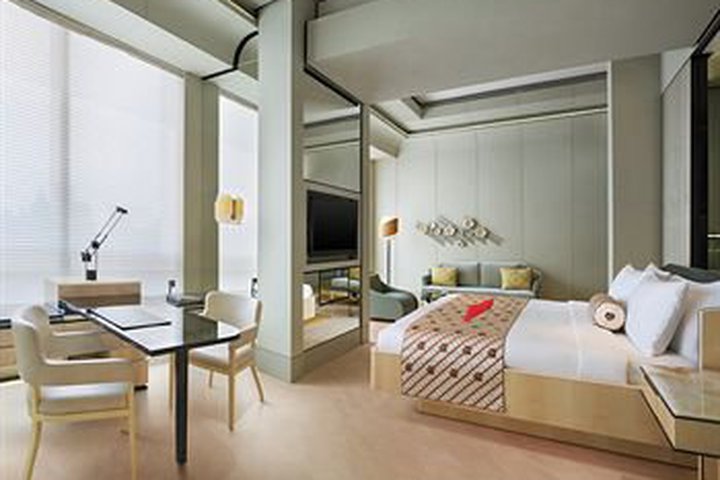 Img - KERATON SUITE King Bed Leisure