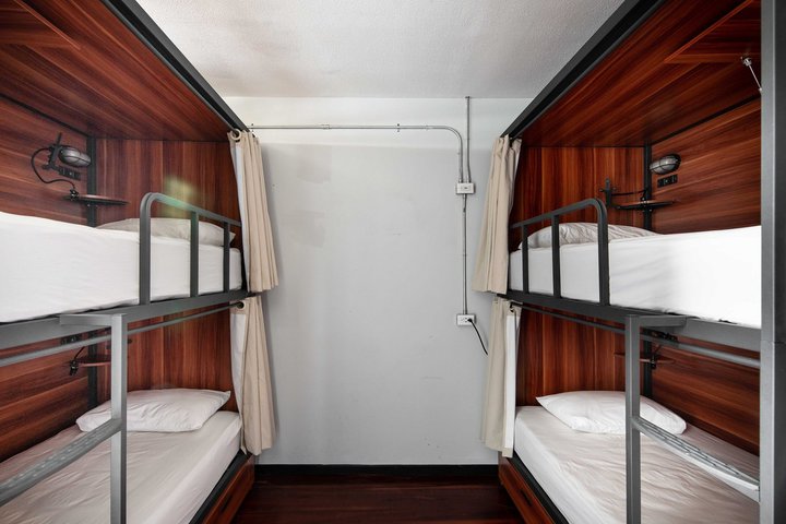 Img - 1 cama en dormitorio comunitario pequeño de 4 camas