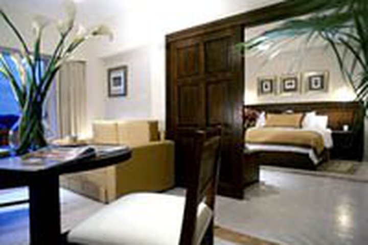 Img - Suite, 1 cama de matrimonio grande, bañera de hidromasaje (Emerald)
