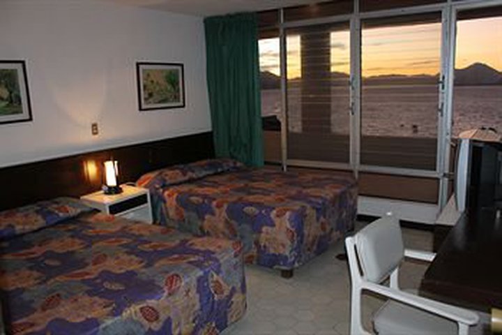 Img - Habitación económica, 2 camas dobles, balcón, vistas a la playa