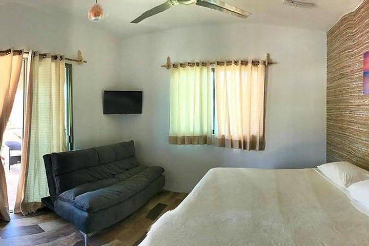 Img - Habitación clásica, 1 cama de matrimonio grande, vistas parciales al lago
