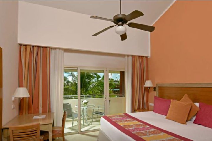 Img - Family Room *Package