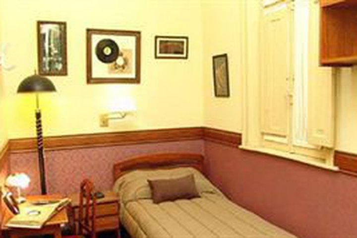 Img - Sencilla con baño exterior