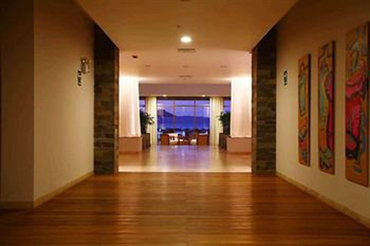 Img - Suite, matr. gr., vista piscina, no fum.