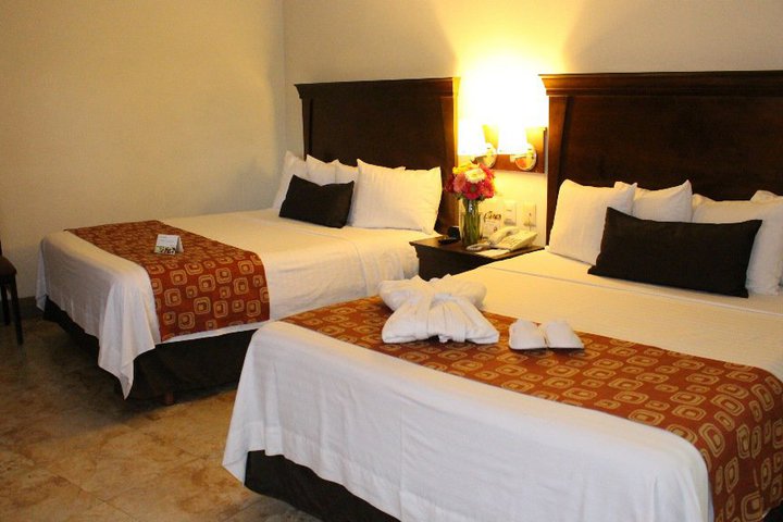 Img - 2 Queen Beds