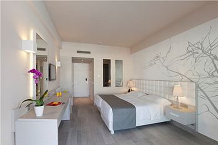Img - Habitación Deluxe, vistas a la piscina