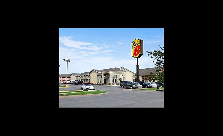 Super 8 By Wyndham Oklahoma Airport Fairgrounds West Hotel - 