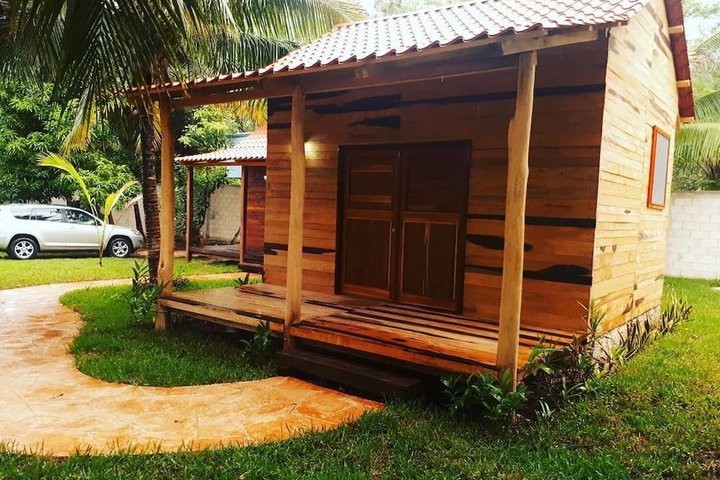 Img - Cabaña Confort, 1 cama de matrimonio grande, vistas al jardín