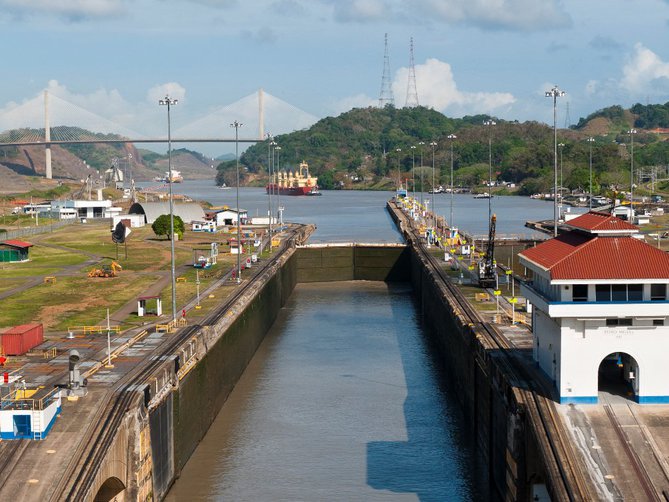 Tránsito Parcial por el Canal de Panamá