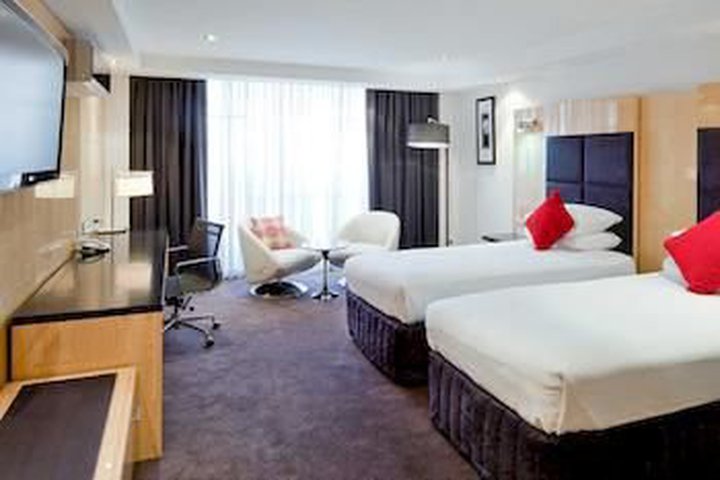 Img - Deluxe King Bed