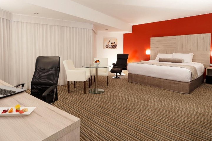 Img - Suite, 2 camas dobles, no fumadores, vistas a la ciudad