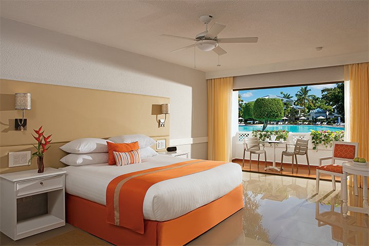 Img - De lujo vista a la piscina