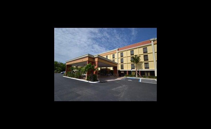 Comfort Inn Suites Clearwater Pinellas Park Hotel Clearwater Beach United States Of America Pricetravel