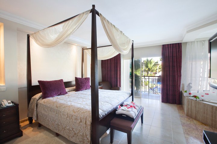Img - Junior suite colonial con jacuzzi exterior