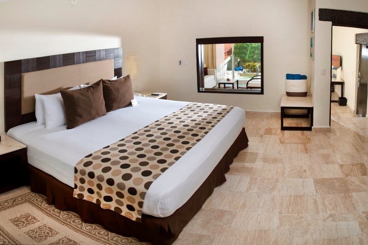 Img - Villa Master Suite Garden View