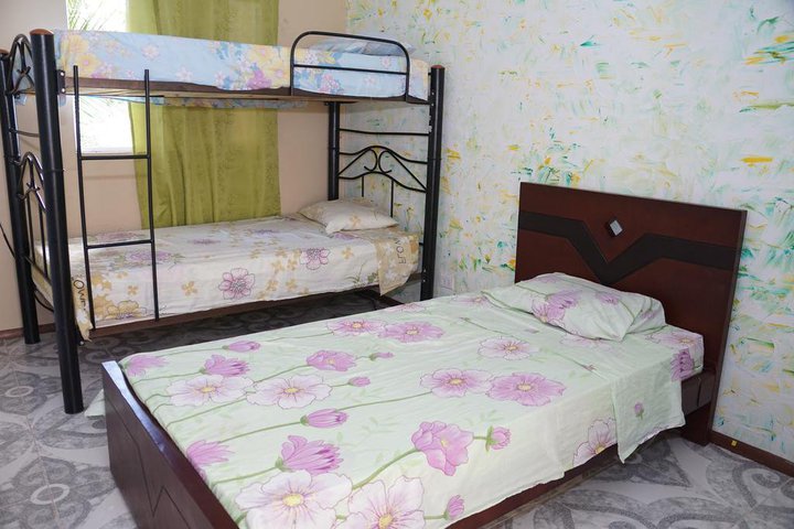Img - Casa familiar, 2 habitaciones, accesible para personas con discapacidad, mirando al jardín