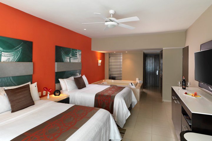 Img - Deluxe ocean view two double beds