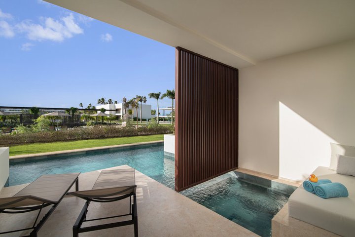 Img - Premium swim-up