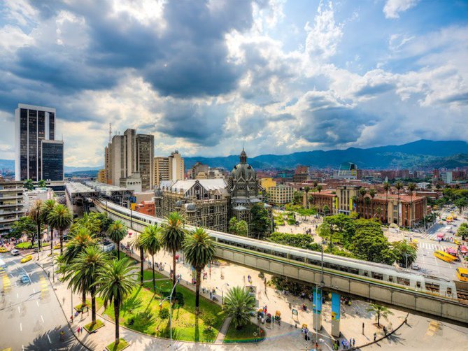 Paseo Panorámico y Compras en Medellín