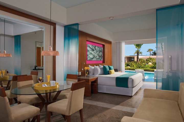 Img - Junior suite swim-up king vista al jardín