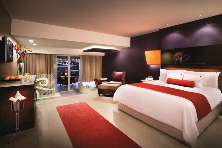 Img - Suite Club King Bed