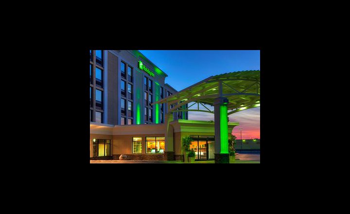Holiday Inn Express Winnipeg Airport - Polo Park us.pricetravel.com