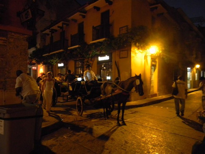 Paseo en Carreta y Cena en la Ciudad Amurallada de Cartagena