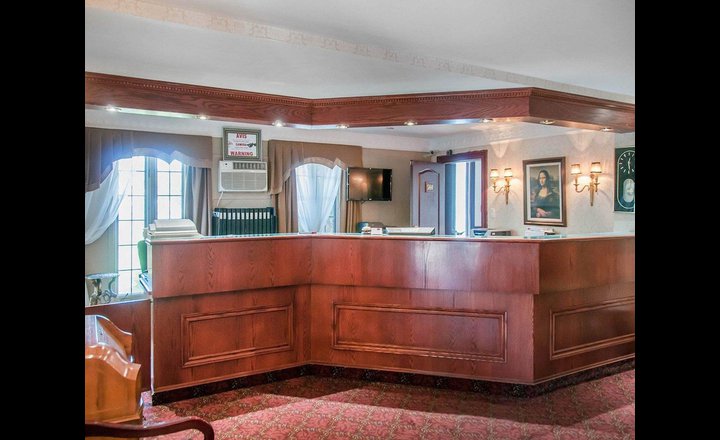 Econo Lodge Hotel Brossard Canada Pricetravel
